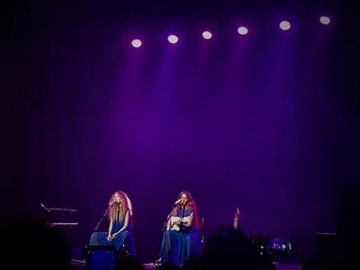 Anavitória in Brussels: playing at home away from home