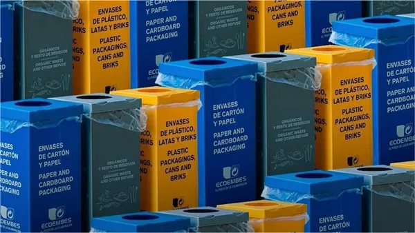 Ecoembes’ recycling garbage cans, in Spain. Image by Maspalomas News.