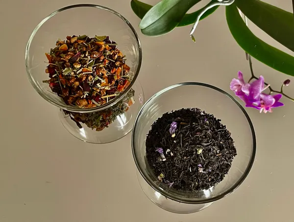 Loose leaf fruity Red Rooibos and violet black tea.